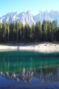 Latemar si riflette nel Karersee