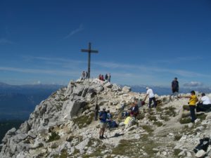 Gipfelkreuz am Weißhorn mit Blick zum Ortler